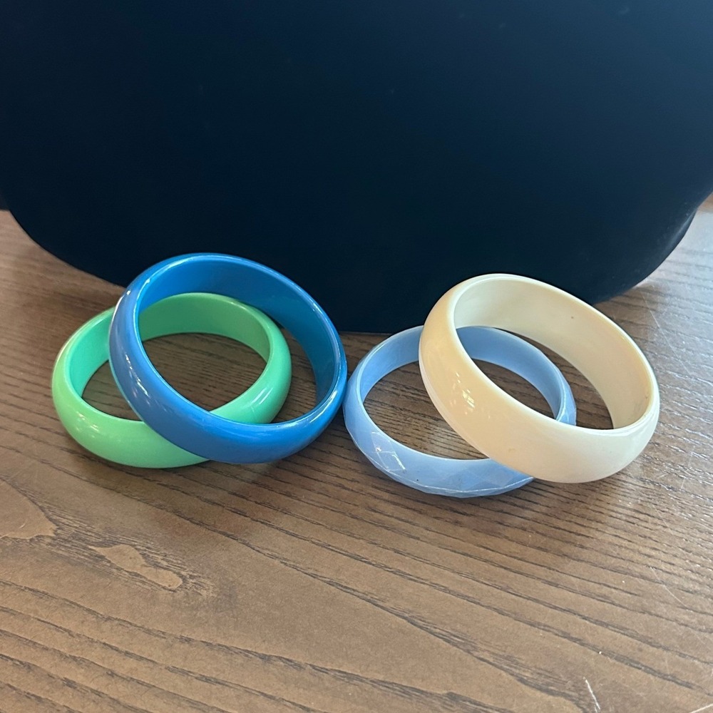 Vintage Style Plastic Bangle Bracelet Set Blue Green Cream Faceted Retro 4pc